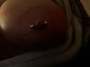 Piercingtepel in close up, foto 1599x1200, 2 reacties, 30 stemmen