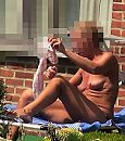 Topless zonnen, foto 691x776, 3 reacties, 23 stemmen