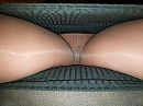 Upskirt zonder slipje, foto 4000x3000, 10 reacties, 49 stemmen