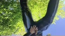 Zwart lak catsuit buiten, film 00:00:00, 4 reacties, 13 stemmen