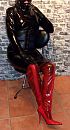 fetish outfit, foto 214x396, 3 reacties, 13 stemmen