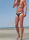 gekleed..op het strand :D, foto 1931x2594, 14 reacties, 42 stemmen