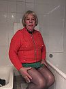 hoer wacht op de Meesteres, foto 2320x3088, 2 reacties, 4 stemmen