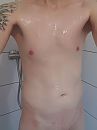 Effe lekker douche, foto 1980x2640, 1 reacties, 8 stemmen