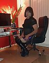 Geneukt in laklaarzen, foto 816x1034, 6 reacties, 16 stemmen