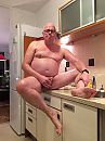 Keukenpose, foto 960x1280, 9 reacties, 27 stemmen