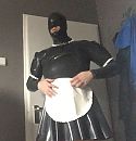 Latex maid 2, foto 764x787, 1 reacties, 5 stemmen