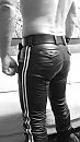 Leren broek, foto 366x650, 1 reacties, 12 stemmen
