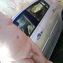 Naakt naast auto, foto 2448x2448, 5 reacties, 13 stemmen