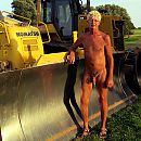 Norbert publiekelijk naakt, foto 2500x2500, 3 reacties, 21 stemmen