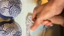 Op lingerie spuiten, film 00:00:26, 74 reacties, 99 stemmen