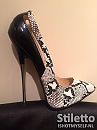 Snakes & Killer Heels - 16cm, foto 480x640, 0 reacties, 3 stemmen