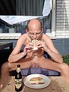 naakt eten, foto 2472x3296, 2 reacties, 16 stemmen