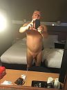 naakt in de hotelkamer, foto 3000x4000, 10 reacties, 11 stemmen