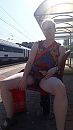op het perron station, foto 2250x4000, 2 reacties, 28 stemmen