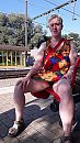 op het perron station, foto 2250x4000, 2 reacties, 29 stemmen