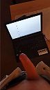 op t werk even op de laptop, foto 630x1120, 2 reacties, 2 stemmen