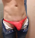 string aan op kantoor, foto 2433x2589, 8 reacties, 22 stemmen