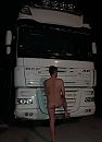 lekker aan de truck, foto 2422x3344, 6 reacties, 18 stemmen