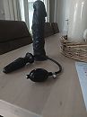 Dildo en pomp, foto 3000x4000, 14 reacties, 31 stemmen