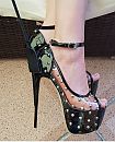 Heels, foto 620x764, 29 reacties, 93 stemmen