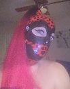 Latex masker, foto 2021x2548, 4 reacties, 24 stemmen