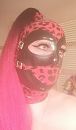 Latex masker, foto 1551x2644, 2 reacties, 33 stemmen