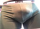 Levis, foto 960x721, 14 reacties, 60 stemmen