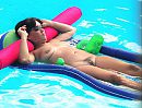 Mature wife for all to see, foto 1600x1224, 2 reacties, 12 stemmen