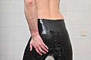 Squeeze this ass, latex, foto 1620x1080, 2 reacties, 15 stemmen