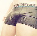 Wet shorts, foto 740x720, 1 reacties, 3 stemmen