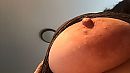 Zo hard die tepel, foto 1200x675, 5 reacties, 21 stemmen