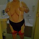 benen ingesmeerd, foto 1920x1920, 13 reacties, 62 stemmen