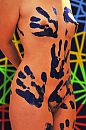 blote huid en blauwe handen, foto 340x510, 5 reacties, 27 stemmen