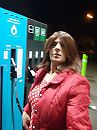 effe gaan tanken, foto 2993x4000, 3 reacties, 16 stemmen