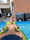 genieten in het zwembad, foto 2472x3296, 3 reacties, 16 stemmen