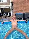 genieten in het zwembad, foto 2472x3296, 2 reacties, 15 stemmen