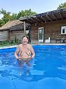 lekker in het zwembad, foto 1008x1355, 8 reacties, 95 stemmen