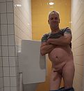 op een openbaar toilet, foto 2265x2414, 0 reacties, 4 stemmen