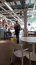 slavin tippelt door IKEA, foto 2250x4000, 2 reacties, 15 stemmen