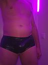 Hij in een kinky boxer, foto 2208x2944, 1 reacties, 9 stemmen