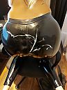 Latex kontje ondergespoten ;), foto 3000x4000, 43 reacties, 171 stemmen