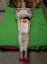 Mummie Marina, plastic wrapped, foto 960x1280, 5 reacties, 8 stemmen