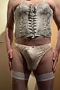 Nieuw corsetje, foto 2036x3032, 11 reacties, 18 stemmen