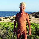 Norbert publiekelijk naakt, foto 2000x2000, 5 reacties, 21 stemmen