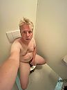 Rukken op openbaar toilet, foto 1536x2048, 1 reacties, 11 stemmen