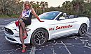 Samantha sits on her Mustang, foto 2380x1440, 10 reacties, 8 stemmen