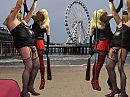 Teasing with a small Flogger, foto 1280x960, 1 reacties, 3 stemmen