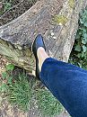 Zwarte pumps buiten, foto 3000x4000, 3 reacties, 11 stemmen