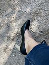 Zwarte pumps outdoor, foto 3000x4000, 2 reacties, 9 stemmen